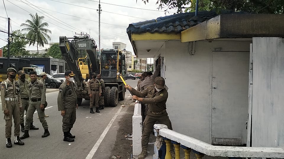 Penertiban Bangunan/Pos OKP Serta PK5 yang Berdiri di atas Saluran Drainase dan Badan Jalan di Wilayah Medan Petisah